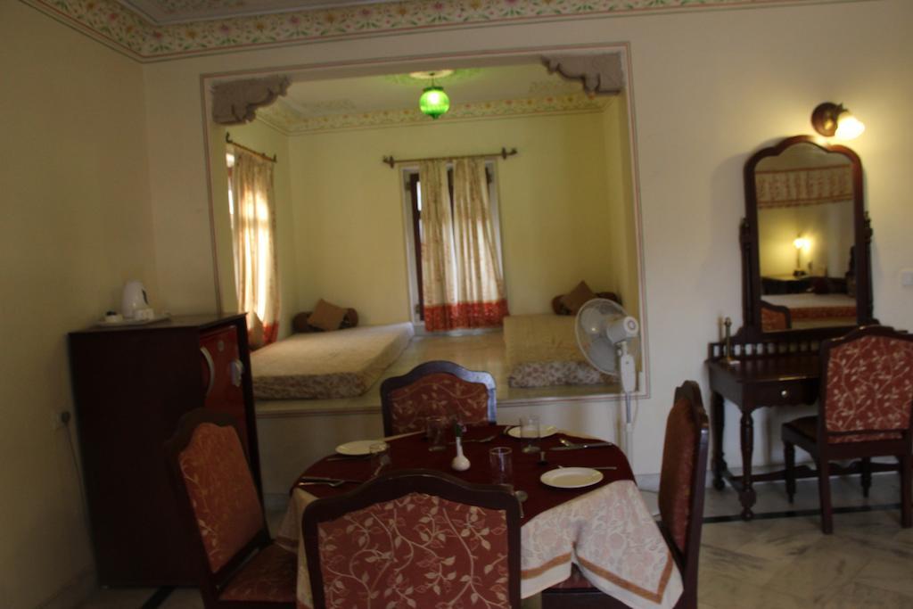 Отель Amar Mahal Орчха Экстерьер фото